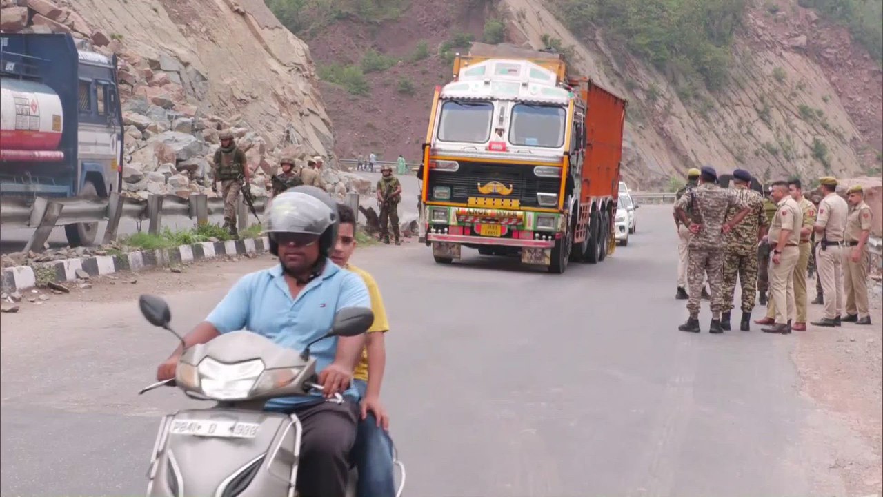 Udhampur (J&K): Joint Forces Conducts Mock Landslide Drill On Jammu-Srinagar Highway Ahead Of Amarnath Yatra/ Visuals/ Pralhad Kumar (Dsp, Udhampur) S/B