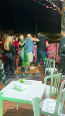 Policial civil à paisana é flagrado sacando arma durante confusão em bar