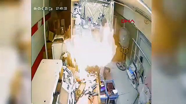 Bir cep telefonu bataryası daha bomba gibi patladı