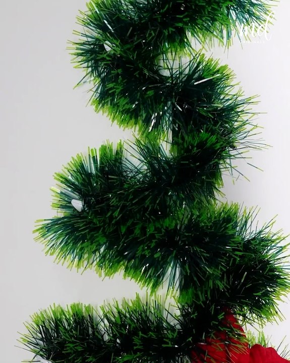 Create exclusive Christmas trees and decor! 🎄🌟