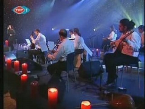 Gülay Fincanin etrafi yesil