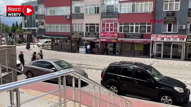 Okul bahçesine girip kılıçla çocukların topunu keserek Atatürk'e hakaret eden şüpheli tutuklandı