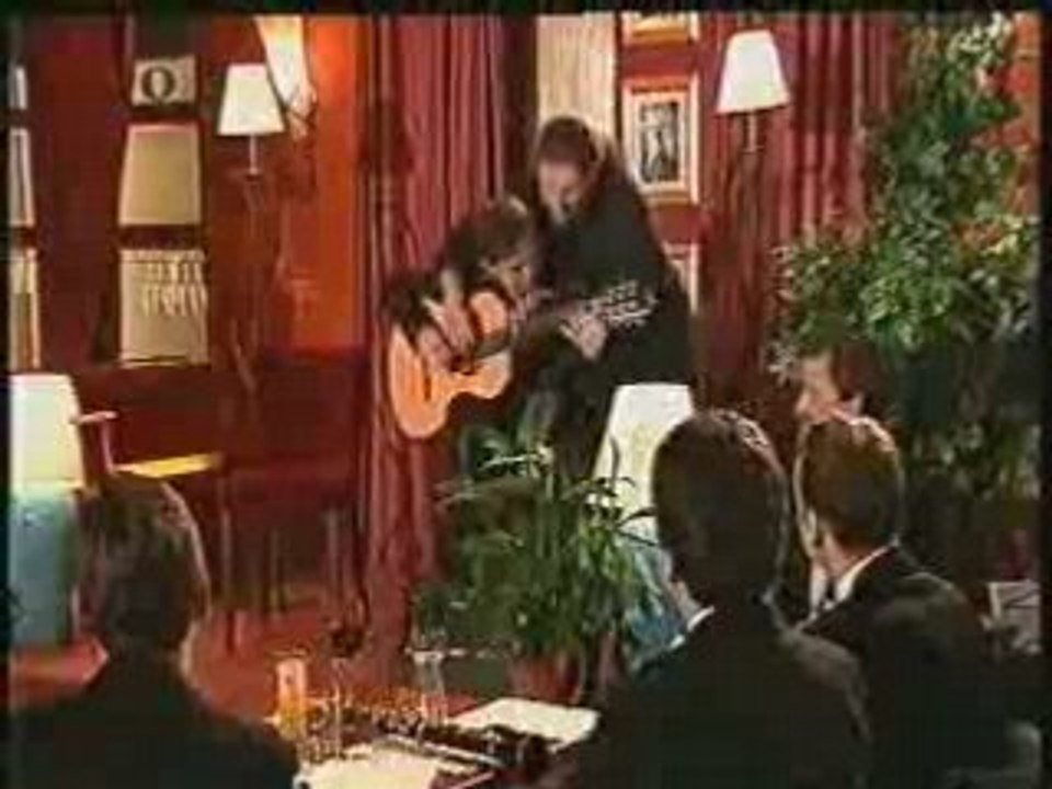 Guitare_a_4_mains