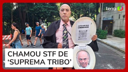Homem vai a ato de Bolsonaro em SP fantasiado de Alexandre de Moraes: ‘Não nos representa’