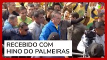 Bolsonaro é chamado de 'maior torcedor do Palmeiras do Brasil’ ao chegar em ato na Paulista