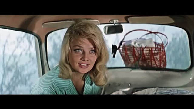 Пусть говорят – песня из к/ф Три плюс два (1963). Песню исполняют Аида Ведищева и Геннадий Нилов.