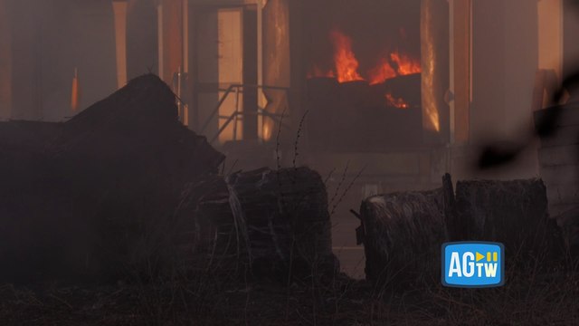 Roma, maxi - incendio in un'azienda di logistica a Santa Palomba. A fuoco bobine di fibra
