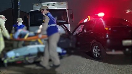 Mais um grave acidente no Periolo: Palio bate contra caminhão estacionado