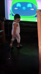 Nagguroy guroy si Isaiah sa kadena