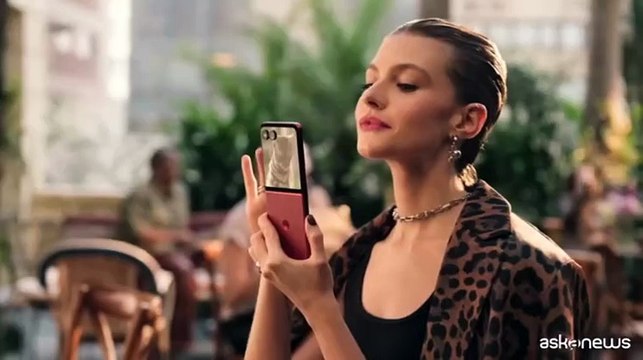 Pieghevole e Made in Italy: il nuovo smartphone Motorola Razr 60 Ultra