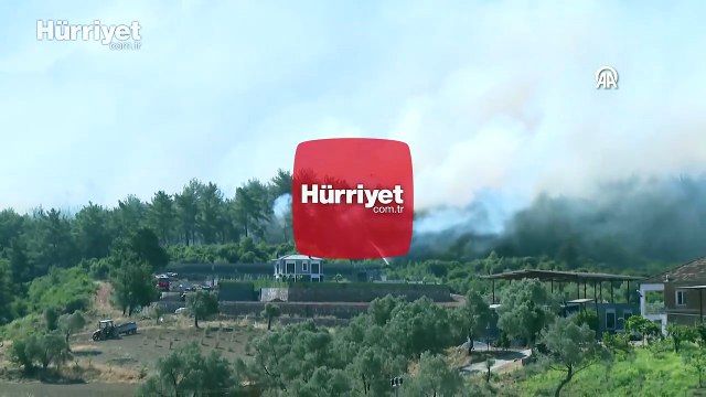 Menderes ve Seferihisar ilçelerinde çıkan orman yangınlarına müdahale sürüyor