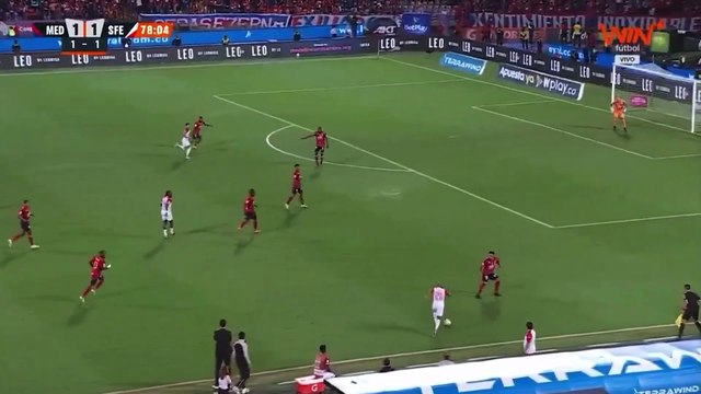 40 yaşındaki Rodallega sakat ayağıyla son dakika golü atıp şampiyon yaptı!