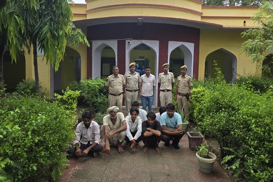 Police Action : विराटनगर थाना पुलिस की कार्रवाई, जुआ खेलते 7 आरोपी गिरफ्तार