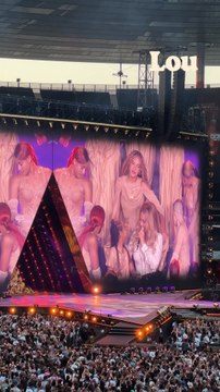 Beyoncé a fait monter sur scène ses deux filles, Blue Ivy, 13 ans, et Rumi, 8 ans, lors du premier concert de son Cowboy Carter Tour à Paris. Un moment d’émotion pure et de tendresse auquel Lou a assisté 😍