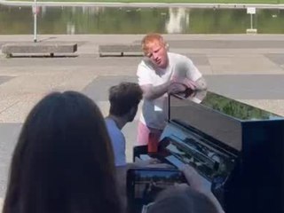 Überraschung! Ed Sheeran gibt Spontankonzert mitten in Stuttgart