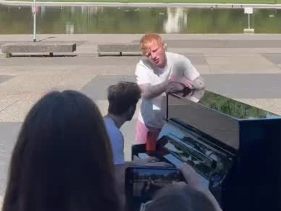 Überraschung! Ed Sheeran gibt Spontankonzert mitten in Stuttgart