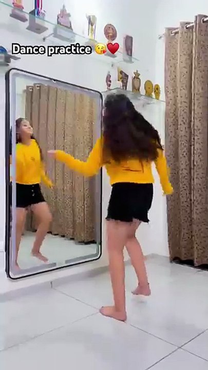 Shaky_dance_practice_😘♥️#kashishpatel_#dance_#dancepractice_#dancevideo_#practicetime_#shortsfeed(360p)