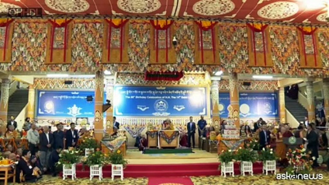 I 90 anni del Dalai Lama: "Sto bene. Mi dedico al bene degli altri"