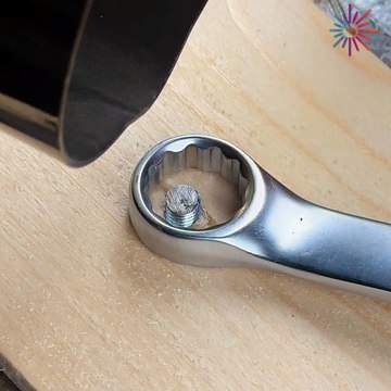 DIYing a bolt with molten metal🔩