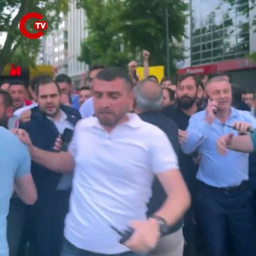 Ankara CHP Gençlik Kollarına polis müdahelesi… yürümek isteyen CHP’lilere polis müdahelesi..