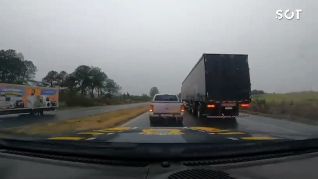 Perseguição na BR-277 termina com apreensão de 355 kg de maconha em caminhonete clonada