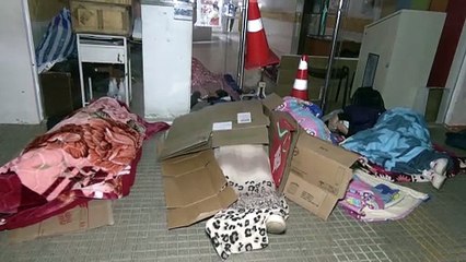 400 GENTE DUERME FUERA DELOS HOSPITALES T- 50 SEGU