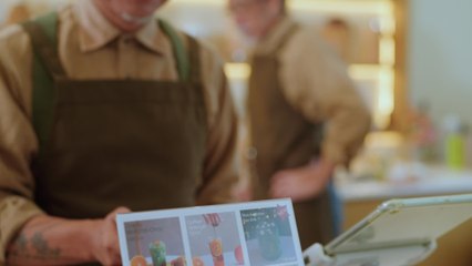 FEMME ACTUELLE - Carte hackée après un simple paiement : c’est quoi le “shimming”, cette nouvelle arnaque difficile à détecter ?