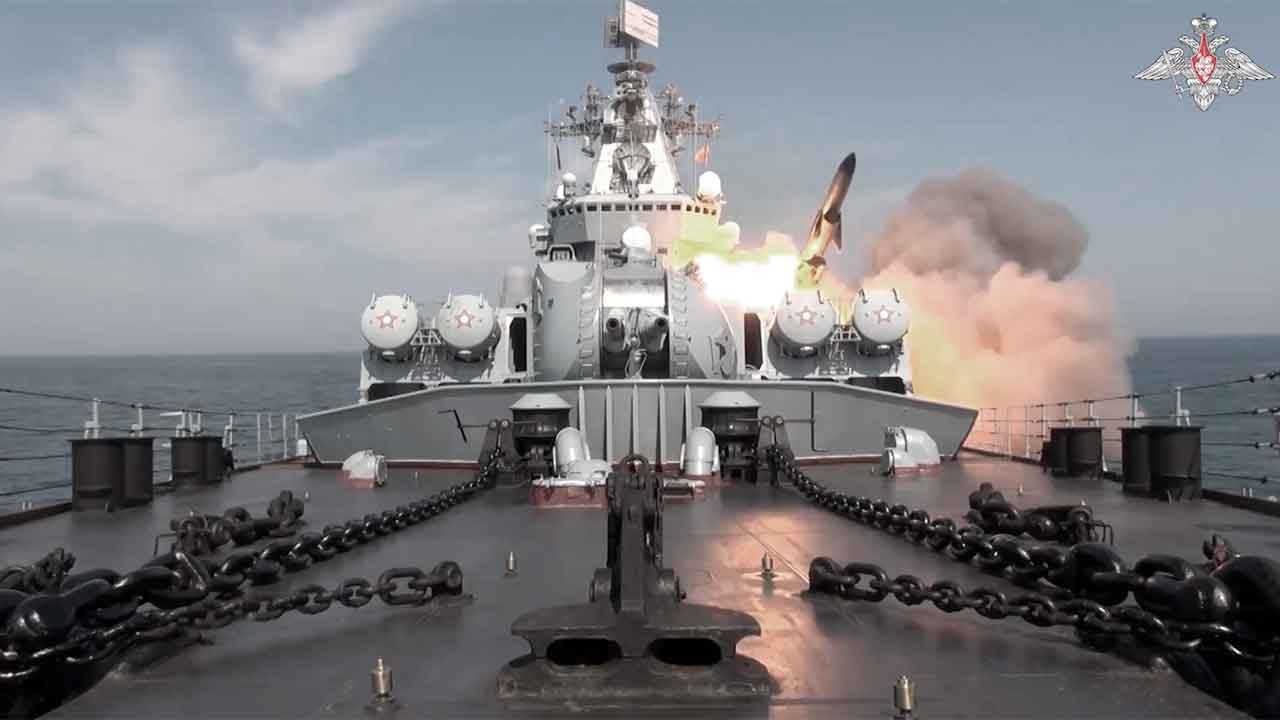La Russia conduce un attacco congiunto con missili da crociera durante un'esercitazione nel Mar del Giappone