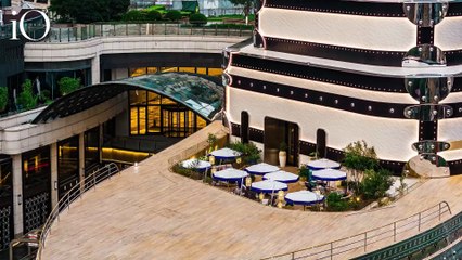 Nel cuore di Shanghai approda un'immensa nave luminosa, è "The Louis" di Louis Vuitton