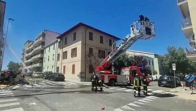 Esplosione a Sassari, crolla parte di un palazzo