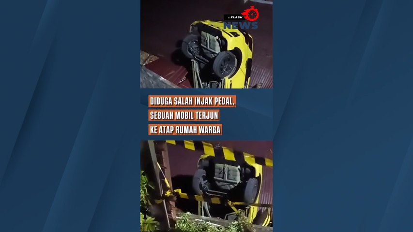 Diduga Salah Injak Pedal, Sebuah Mobil Terjun Ke Atap Rumah Warga