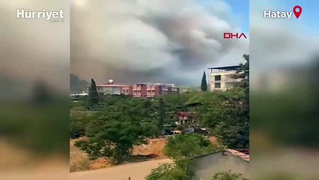 Hatay'da orman yangını evlerine sıçrayan vatandaşların zor anları kamerada