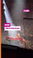 De retour à Houston, sa ville natale, Beyoncé  manque de chuter en plein show…