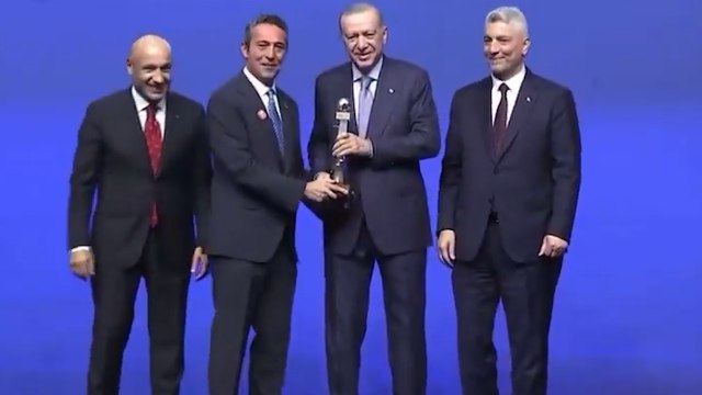 İhracat Ödül Töreni'nde Ali Koç, Cumhurbaşkanı Erdoğan'ın elinden 3 ödül aldı