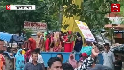 नेशनल हाईवे पर ग्रामीणों का चक्काजाम, विधायक ने दिया समर्थन, जर्जर सड़क बनाने सिर्फ मिलता है आश्वासन