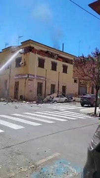 Esplosione a Sassari in palazzina, vigili del fuoco al lavoro per fuga di gas: IL VIDEO