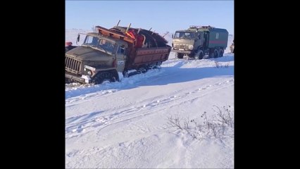 Routiers du Grand Nord : Survivre aux Routes de Glace Mortelles