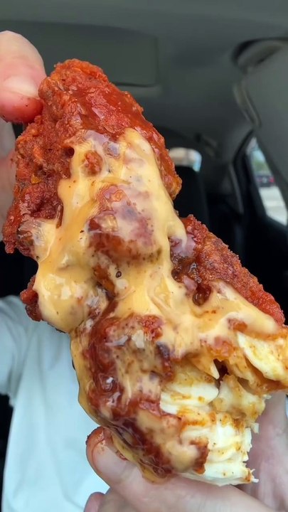 Follow for more ASMR videos🌮🍟 Credits: @dlameats #mukbang #asmr #fastfood #asmreating