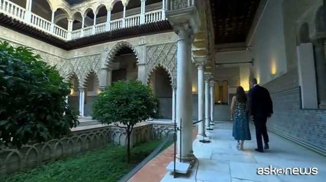 Letizia di Spagna in azzurro scintillante per la cena ONU a Siviglia