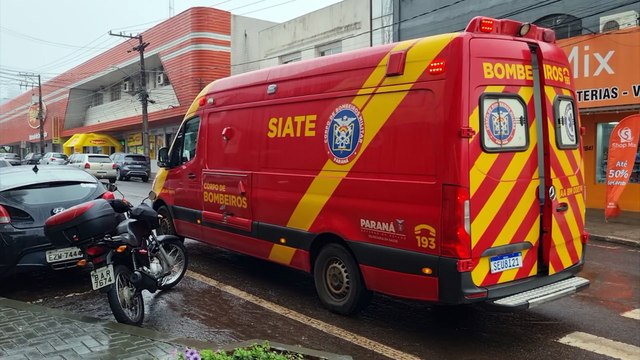 Com bicicleta elétrica, mulher fica ferida em acidente na Avenida Brasil