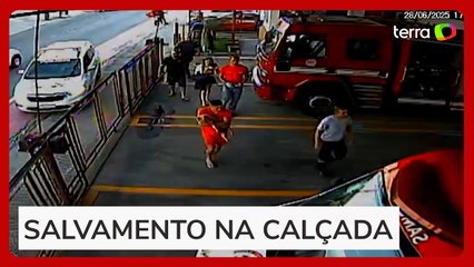 Bombeiro salva criança asfixiada no interior de São Paulo