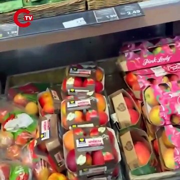 Cem Küçük, 'Almanya'da domatesin kilosu 20 euro' demişti... Mustafa Sandal markette yalanladı