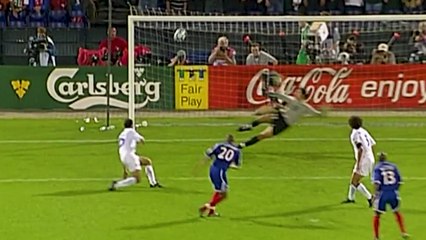 La bande-annonce du documentaire sur le but en or de Trezeguet à l'Euro 2000 - Foot