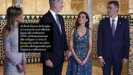 Abito gioiello e portamento regale: il look impeccabile di Letizia di Spagna a Siviglia