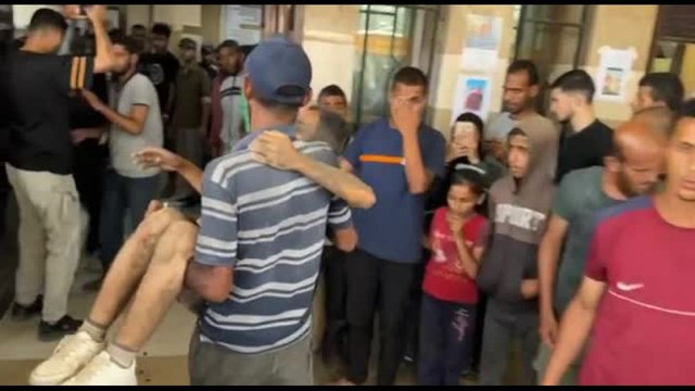 Palestinesi uccisi e feriti mentre attendevano gli aiuti a Rafah