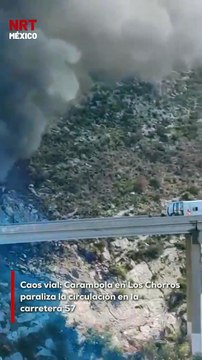 Una fuerte car@mbola se registró en la carretera federal 57, a la altura del tramo conocido como Los Chorros. El acc1dente involucró varios vehículos particulares y de carga, generando severo congestionamiento vial.