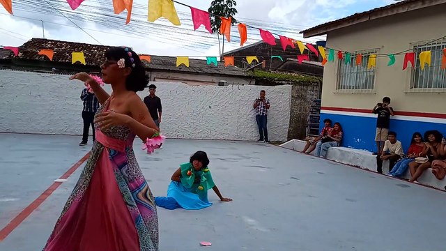 Festa Junina 2025 na Escola Min. Alcides Carneiro - Apresentação teatral