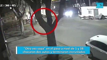 "Otra vez sopa" en el paso a nivel de 1 y 38: chocaron dos autos y terminaron incrustados