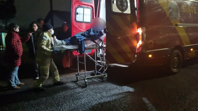 Mulher cai de escada e fica ferida no Bairro Cataratas em Cascavel