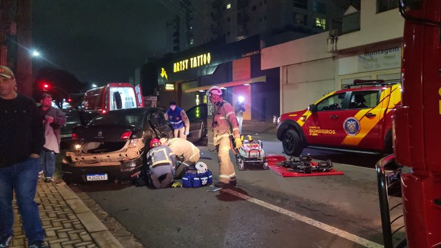 Pancada! Grave acidente é registrado na Rua São Paulo em Cascavel; duas crianças ficam feridas